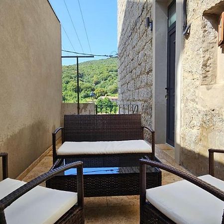 Bel & Ancien Appartement T3 Renove Dans Sartene Екстер'єр фото