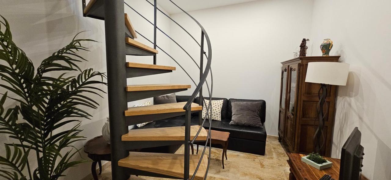 Bel & Ancien Appartement T3 Renove Dans Sartene Екстер'єр фото