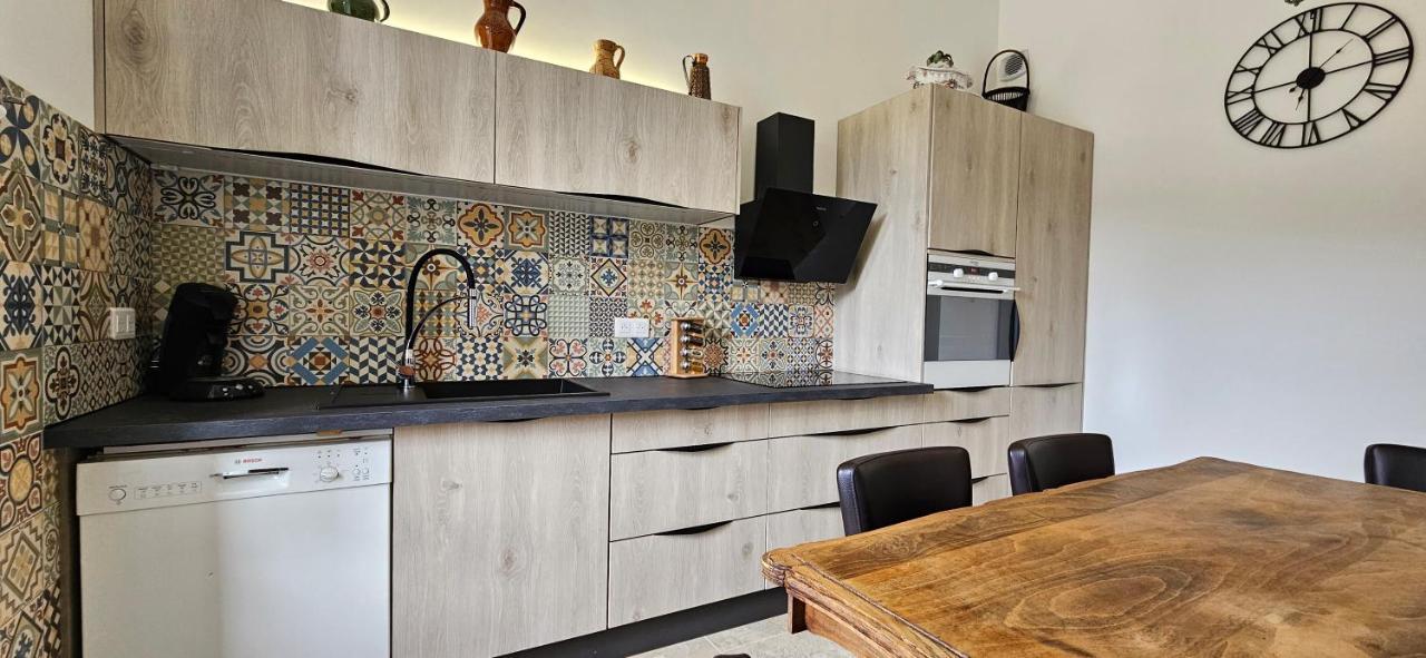 Bel & Ancien Appartement T3 Renove Dans Sartene Екстер'єр фото